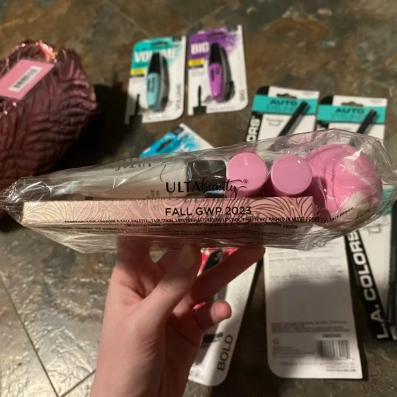 ✨ Makeup Bundle ✨ Ulta GWP Fall 2023 w/4 LA Colors Mascaras and 4 Eyeliners - Picture 10 of 12